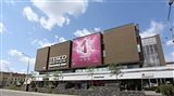 Trabelssie vstupuje do Nitry, kupuje Tesco v centre mesta