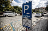 Jako středověké hradby. V Praze se rozšiřují parkovací zóny 